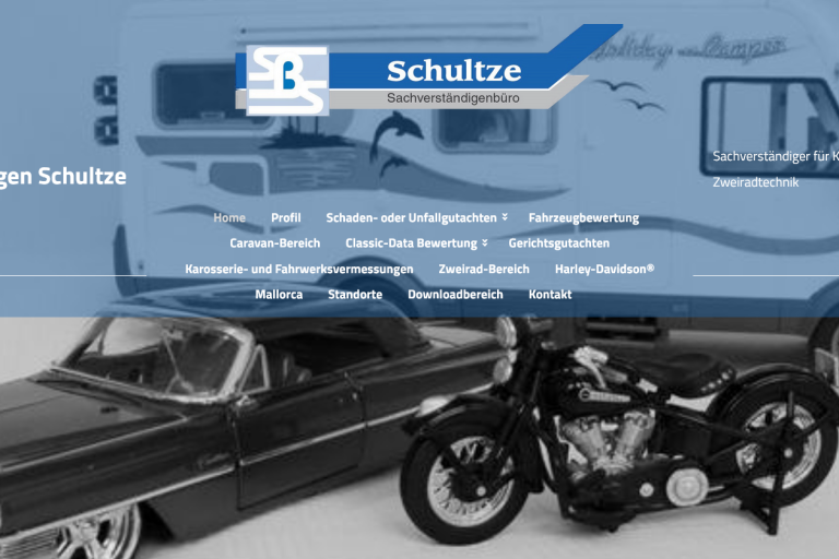 Zwei Fahrzeuge: ein schwarzes Auto und ein Motorrad, Hintergrund mit Logo und Navigationselementen.